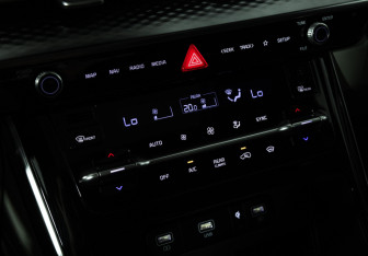 Подержанный автомобиль Kia Carnival 2023 года (22 фото)
