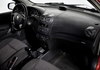 Подержанный автомобиль Chevrolet Aveo Sedan 2011 года (12 фото)