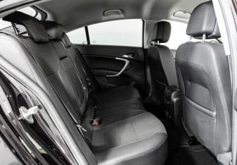 Подержанный автомобиль Opel Insignia Liftback 2012 года (18 фото)