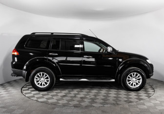 Подержанный автомобиль Mitsubishi Pajero Sport 2008 года (4 фото)