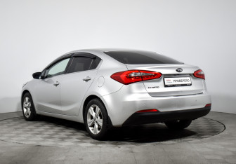 Подержанный автомобиль Kia Cerato Sedan 2013 года (7 фото)