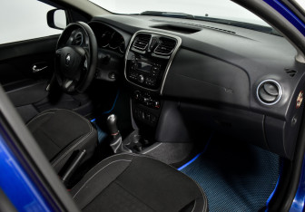 Подержанный автомобиль Renault Logan Sedan 2014 года (12 фото)