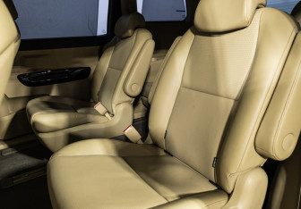 Подержанный автомобиль Kia Carnival 2019 года (10 фото)