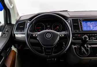 Подержанный автомобиль Volkswagen Multivan 2015 года (13 фото)