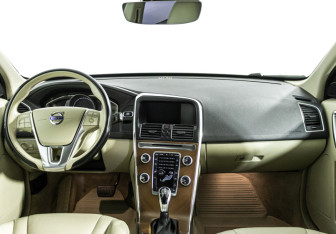 Подержанный автомобиль Volvo XC60 2016 года (13 фото)