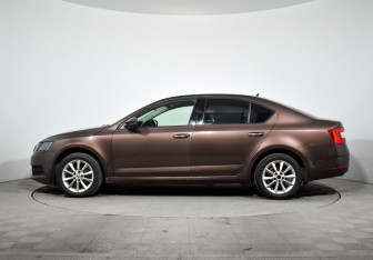 Подержанный автомобиль Skoda Octavia Liftback 2017 года (8 фото)