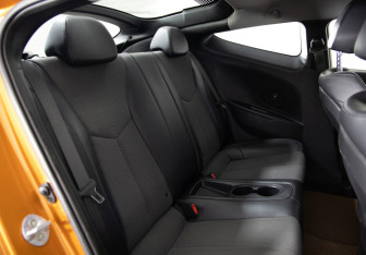 Подержанный автомобиль Hyundai Veloster 2013 года (13 фото)