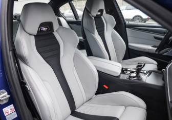 Подержанный автомобиль BMW M5 Sedan 2022 года (31 фото)