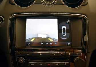 Подержанный автомобиль Jaguar XJ 2016 года (73 фото)