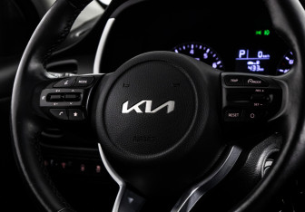 Подержанный автомобиль Kia Rio Hatchback 2021 года (12 фото)