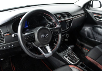 Подержанный автомобиль Kia Rio Hatchback 2020 года (11 фото)