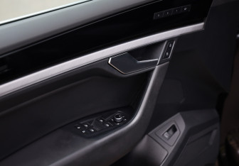 Подержанный автомобиль Volkswagen Touareg 2018 года (22 фото)