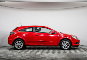 Подержанный автомобиль Opel Astra Hatchback 2007 года (4 фото)