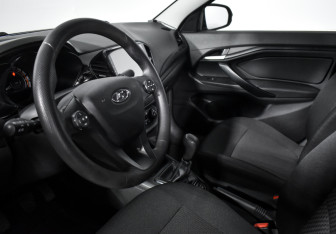 Подержанный автомобиль LADA (ВАЗ) Vesta Sedan 2018 года (9 фото)