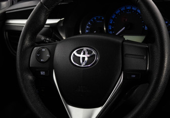 Подержанный автомобиль Toyota Corolla Sedan 2014 года (12 фото)