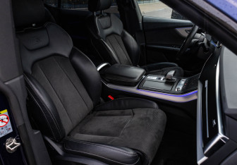 Подержанный автомобиль Audi Q8 2021 года (19 фото)
