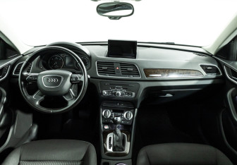 Подержанный автомобиль Audi Q3 2012 года (13 фото)