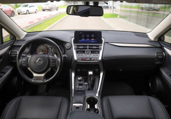 Подержанный автомобиль Lexus NX 2020 года (11 фото)