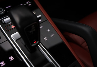 Подержанный автомобиль Porsche Cayenne 2019 года (22 фото)