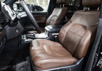 Подержанный автомобиль Toyota Land Cruiser Suv 2019 года (17 фото)