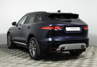 Подержанный автомобиль Jaguar F-Pace 2016 года (7 фото)