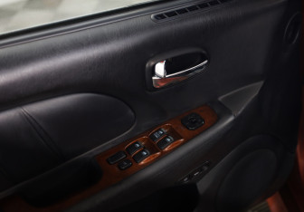 Подержанный автомобиль Hyundai Sonata 2006 года (16 фото)