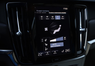 Подержанный автомобиль Volvo V90 Cross Country 2017 года (18 фото)
