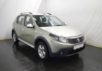 Подержанный автомобиль Renault Sandero 2013 года (3 фото)