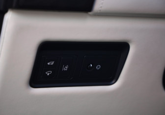 Подержанный автомобиль Land Rover Range Rover 2016 года (21 фото)