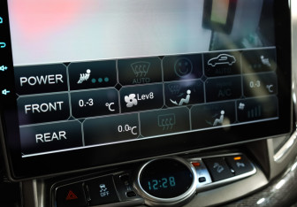 Подержанный автомобиль Chevrolet Captiva 2013 года (16 фото)