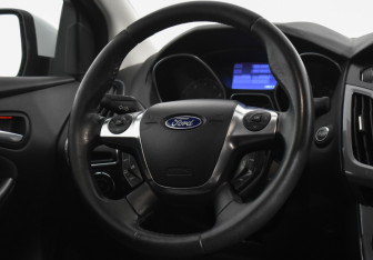 Подержанный автомобиль Ford Focus Sedan 2012 года (14 фото)