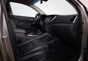 Подержанный автомобиль Hyundai Tucson 2016 года (25 фото)