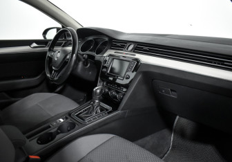Подержанный автомобиль Volkswagen Passat Sedan 2017 года (13 фото)