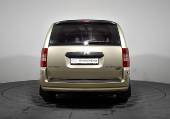 Подержанный автомобиль Chrysler Voyager 2008 года (6 фото)