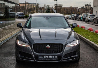 Подержанный автомобиль Jaguar XF Sedan 2016 года (3 фото)