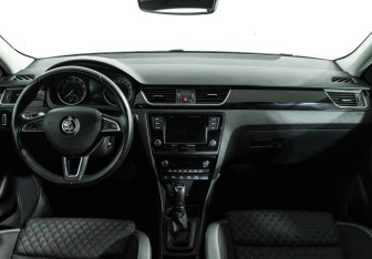 Подержанный автомобиль Skoda Rapid Liftback 2017 года (13 фото)