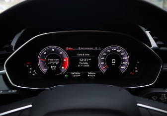 Подержанный автомобиль Audi Q3 2020 года (13 фото)