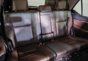 Подержанный автомобиль Toyota Fortuner 2017 года (33 фото)