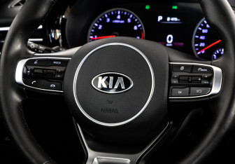 Подержанный автомобиль Kia K5 2020 года (11 фото)