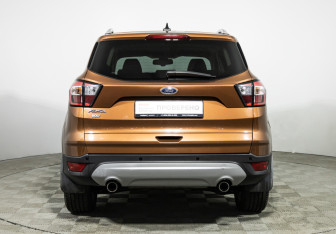 Подержанный автомобиль Ford Kuga 2017 года (6 фото)