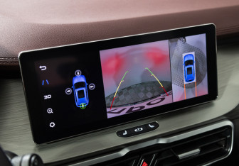 Подержанный автомобиль Geely Coolray 2023 года (17 фото)