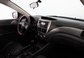 Подержанный автомобиль Subaru Impreza Hatchback 2007 года (17 фото)