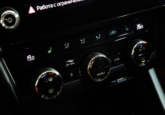 Подержанный автомобиль Skoda Octavia Liftback 2018 года (18 фото)