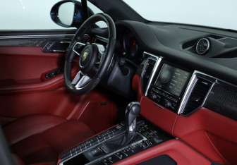 Подержанный автомобиль Porsche Macan 2015 года (10 фото)