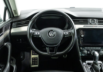 Подержанный автомобиль Volkswagen Passat Sedan 2019 года (20 фото)