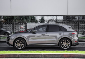 Подержанный автомобиль Porsche Cayenne 2020 года (9 фото)