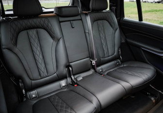 Подержанный автомобиль BMW X7 2023 года (29 фото)