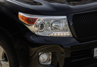 Подержанный автомобиль Toyota Land Cruiser Suv 2013 года (11 фото)