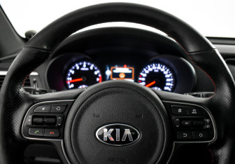 Подержанный автомобиль Kia Optima Sedan 2016 года (21 фото)