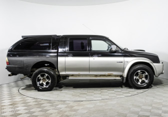 Подержанный автомобиль Mitsubishi L200 2005 года (4 фото)